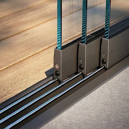 Sisteme de glisare pentru balcoane din sticla